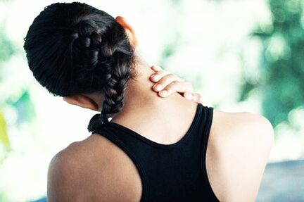 Molestias para os movementos no pescozo - síntoma da osteocondrose